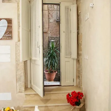 Essentia Rooms- Ortigia Holidays * Syracuse