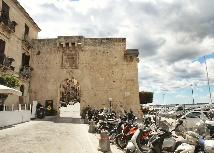 Essentia Rooms- Ortigia Holidays Apartment *