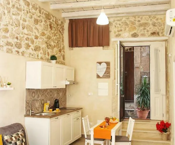 Essentia Rooms- Ortigia Holidays *