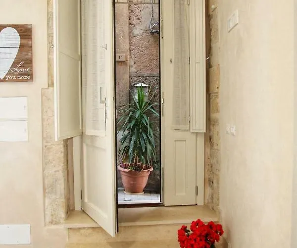 Essentia Rooms- Ortigia Holidays * Syracuse
